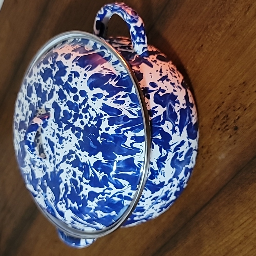 Golden Rabbit Dutch Oven